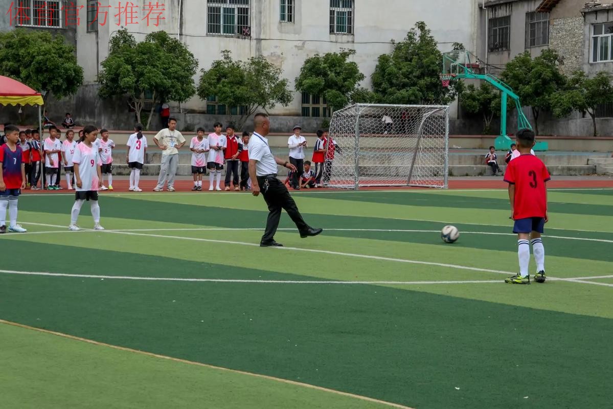 “草根足球日”黔东南站启动,儿童安全保护培训先行 “草根足球日”黔东南站启动,儿童安全保护培训先行